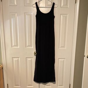 Black Scoop Neck Maxi Dress Size Small in EUC